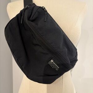 Lululemon Black Belt Bag – Two Zipper Pockets